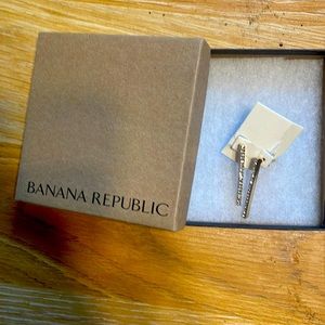 Gold earrings from banana republic brand new!